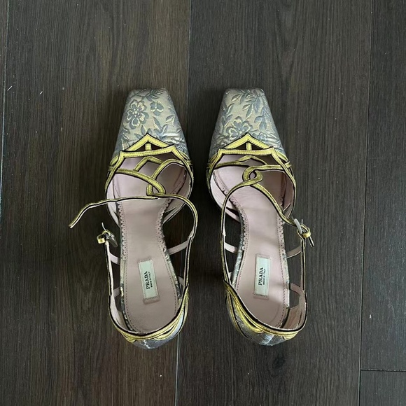 VTG PRADA Brocade Gold Heels 7 - Picture 8 of 8